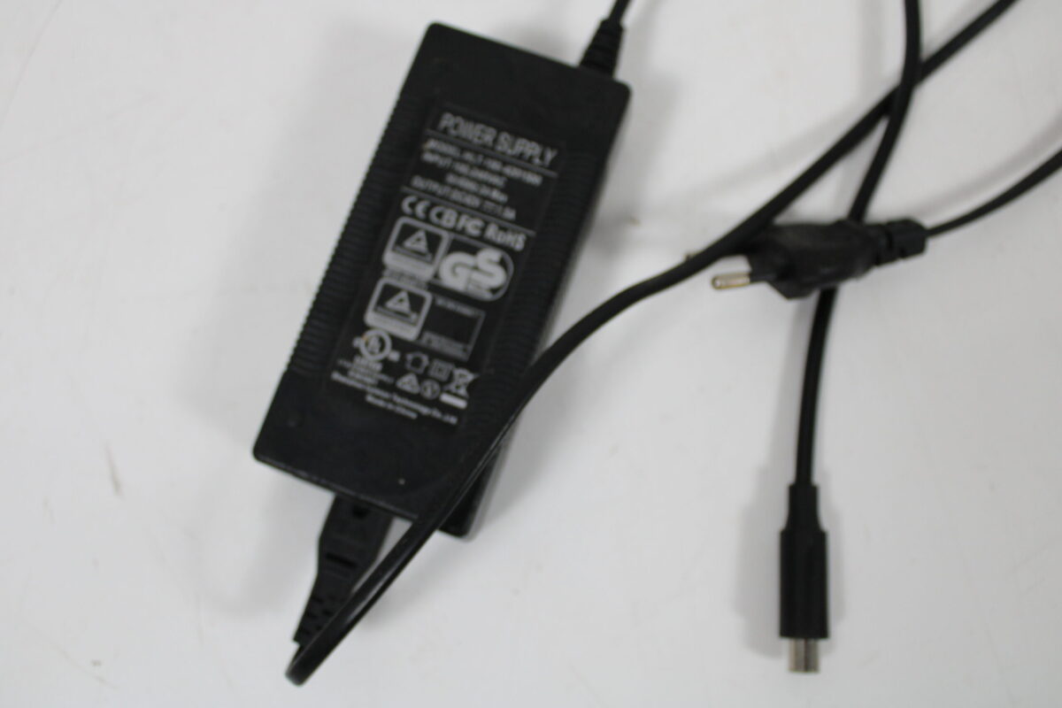 Oplader elektrische step 42volt 2ah - Afbeelding 2